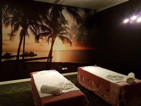 Erotic massage Runaway Bay
